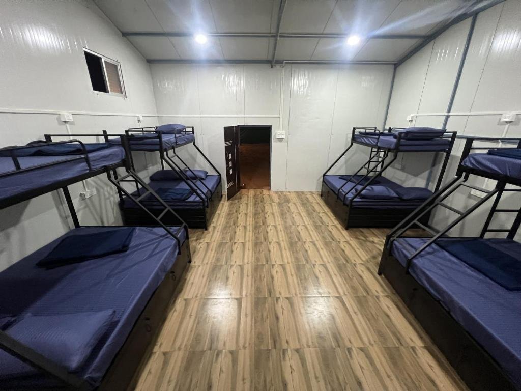 8 bed mixed dorm (luxury)